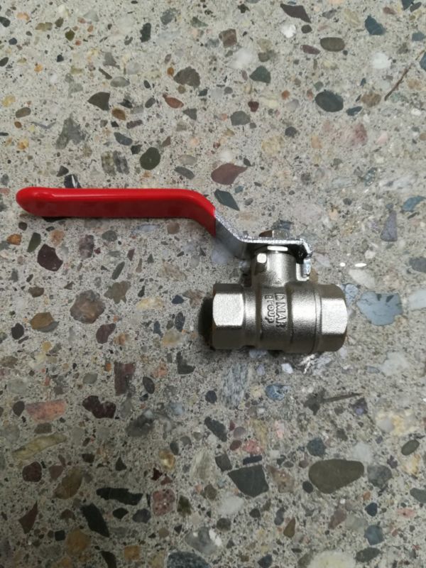 Zawór kulowy wodny Idmar Group z rączką W/W 3/8"