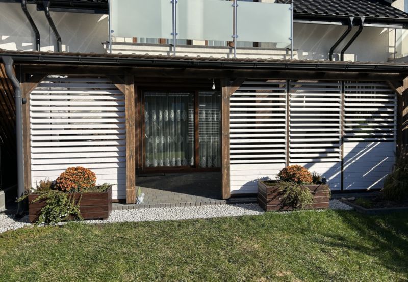 Zestaw żaluzji tarasowych drewnianych WOODINO Stalowy mechanizm ANTRACYT + 12 desek - Świerk - Szerokość desek: 100 cm - 1 komplet