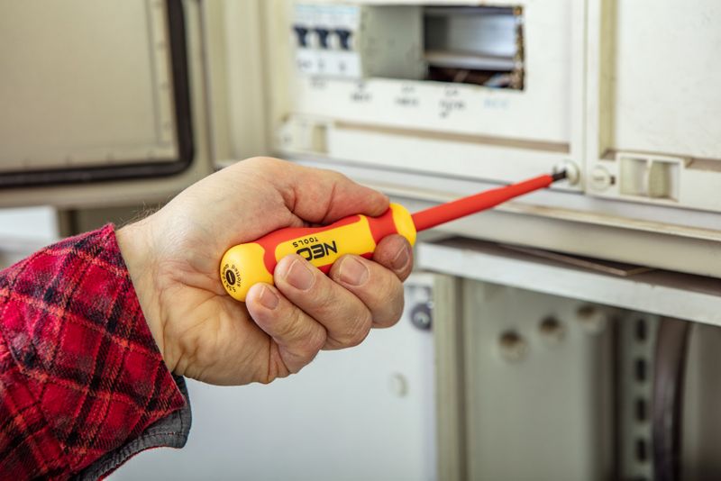 Zestaw narzędzi 1000V NEO TOOLS 9 szt. 1 kpl