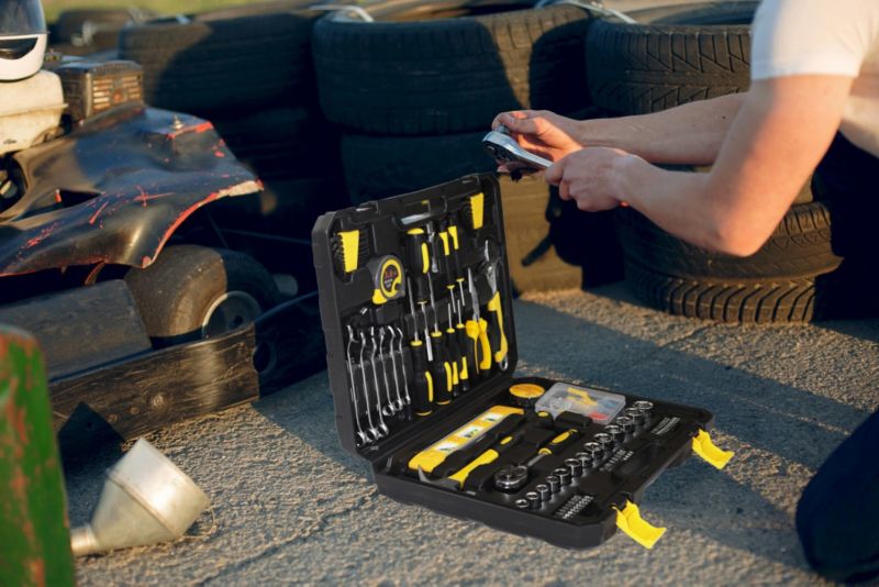 Zestaw narzędzi Bauerkraft walizka 140 elementów klucze wkrętaki