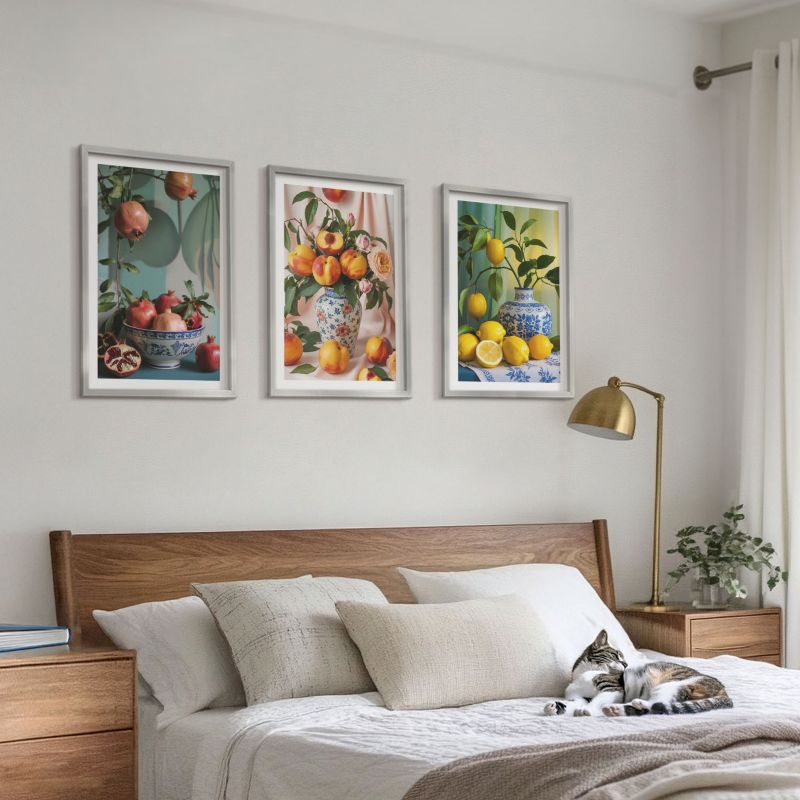 Zestaw Obrazów 3 Częściowy ArtPrintCave Srebrne Ramki 40x60 cm Dekoracja do Sypialni Owoce 1 kpl.
